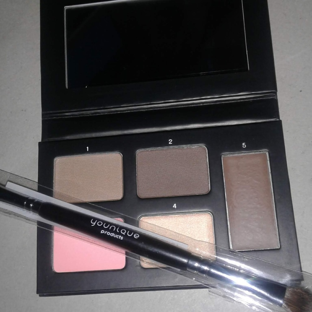 Eye brow palette Brunette and brush